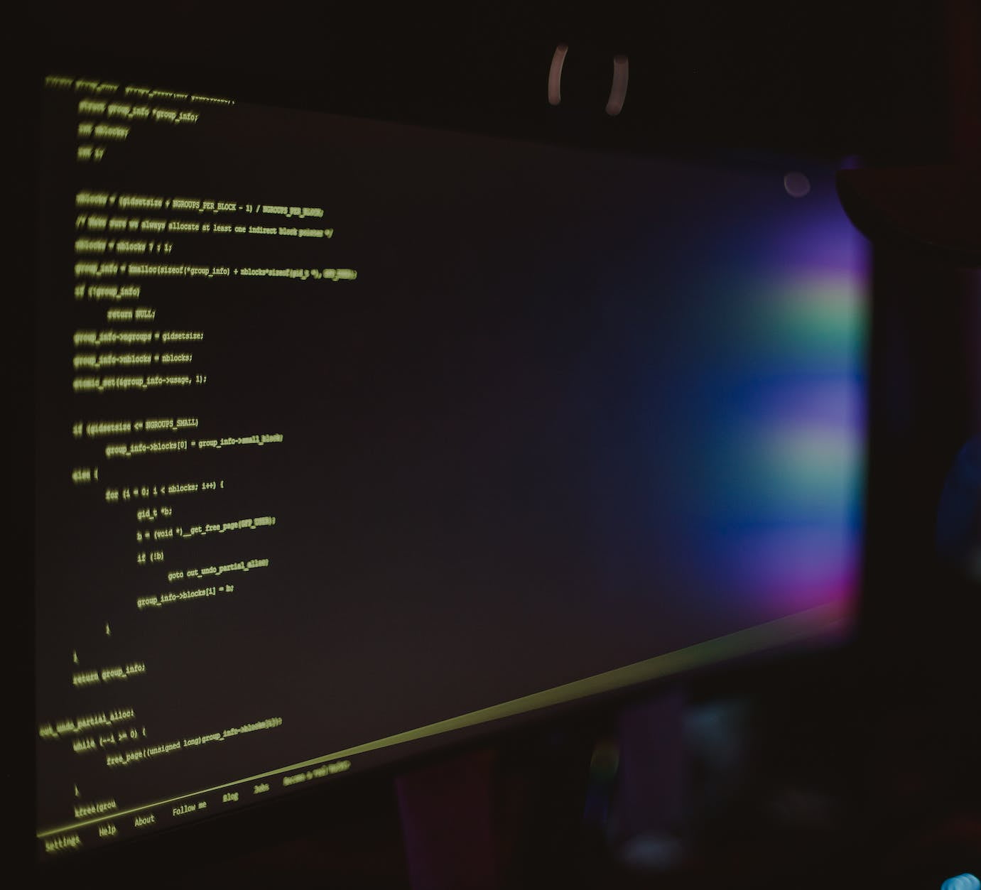 pessoa programando hacker